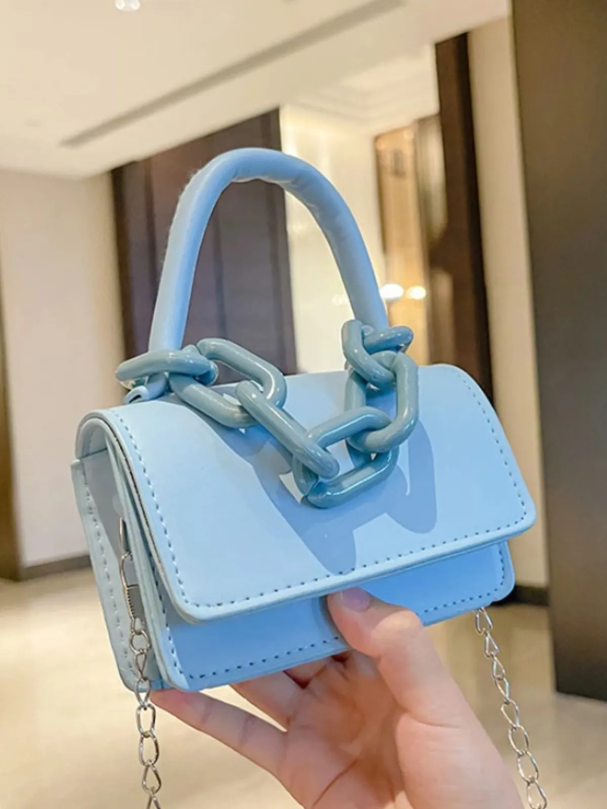 Linked In Style Mini Shoulder Handbag