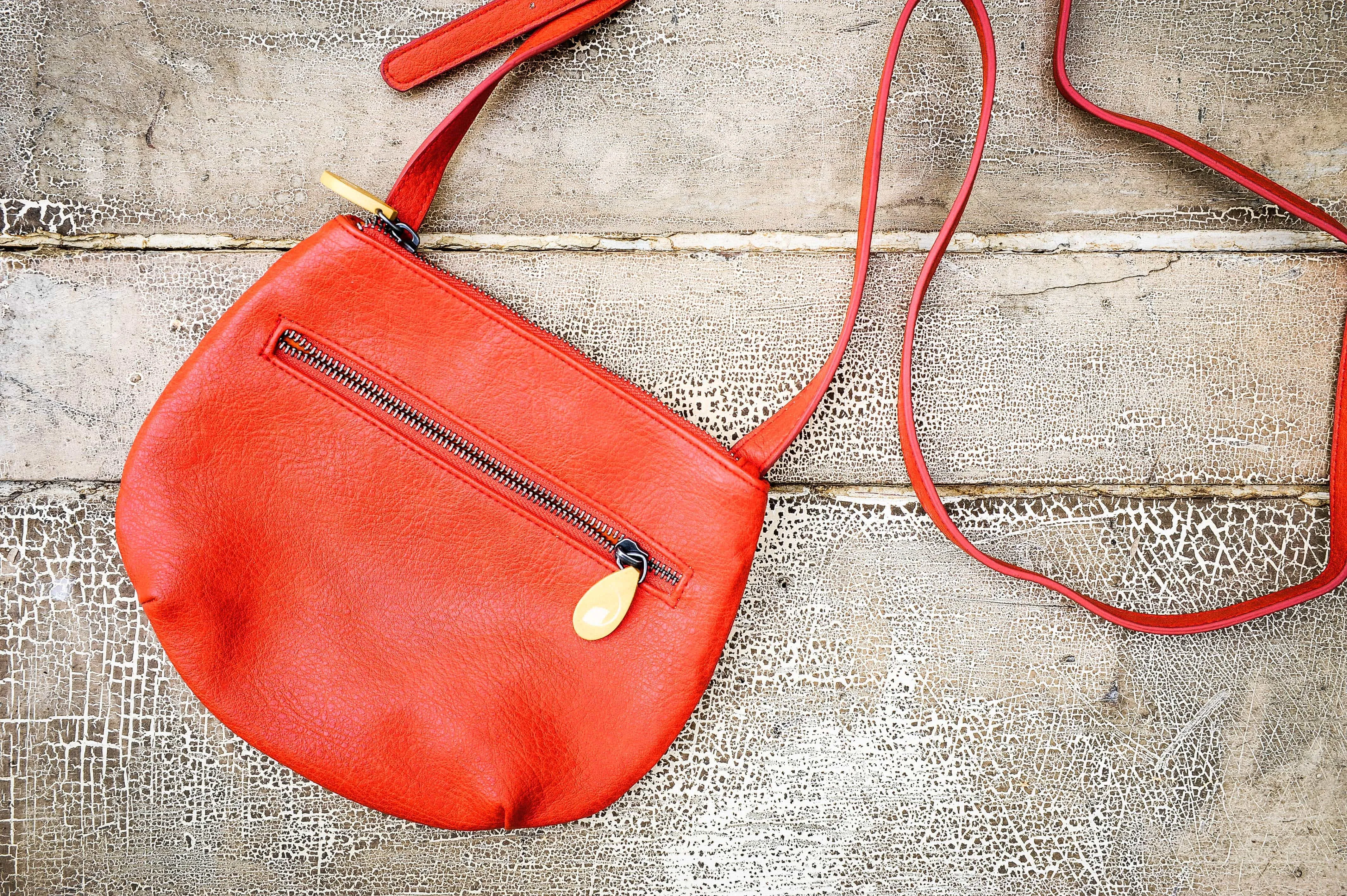 Willoughby: Eco-Chic Crossbody (Spacious, Vegan Leather, 5 Colors, Adjustable, Everyday Bag)